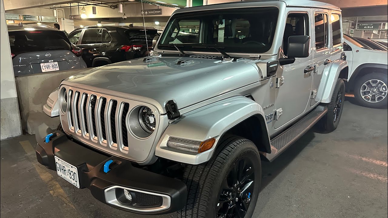 Jeep Wrangler E with electric folding sunroof - National Car Rental