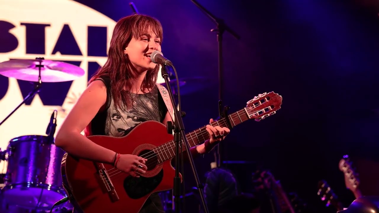 Lily Hallawell  - Outset Coastal Grown Performance at the Hoey Moey, Coffs Harbour