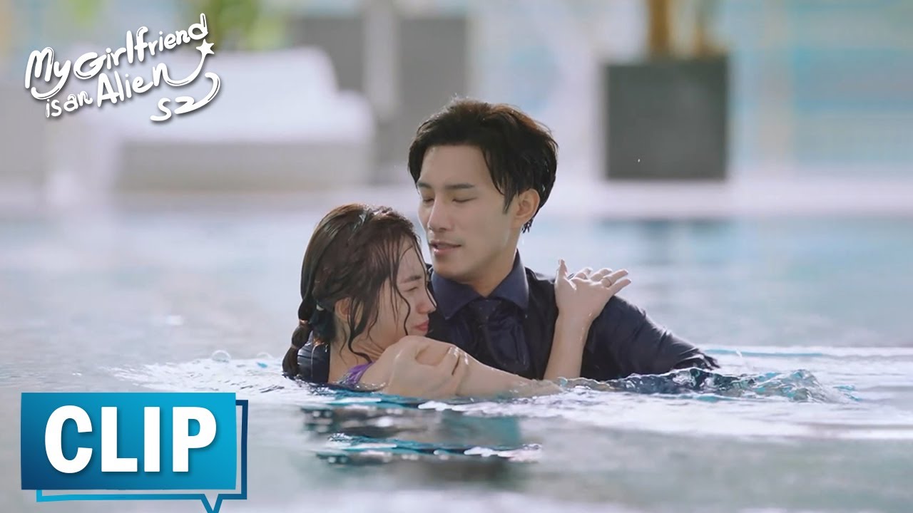 EP07 CLIP 小七泳池直播突然腿抽筋，方冷飞身下水英雄救美【外星女生柴小七2 My Girlfriend is an Alien S2】