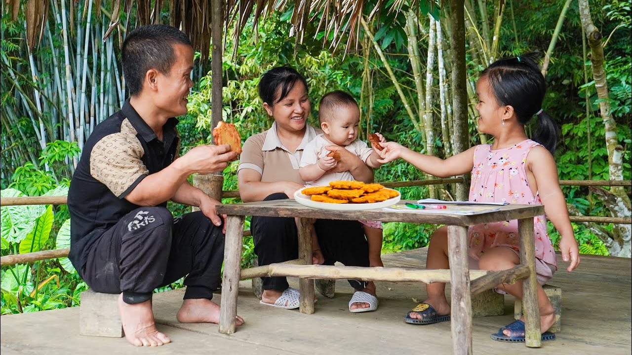 Dwarf family primitive life: garden renovation and making sweet potato cakes on a rainy day