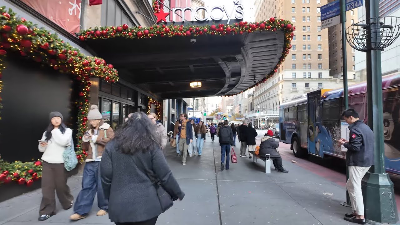 NYC Holiday Walking Tour | Macy&rsquo;s Christmas & Bryant Park Winter Village