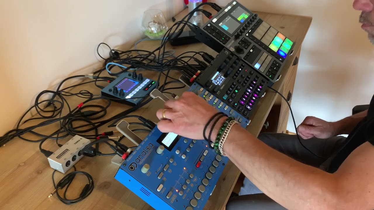 Alex Fain Live Deep House ( DIGITONE 2- ANALOG 4 - MASCHINE + )