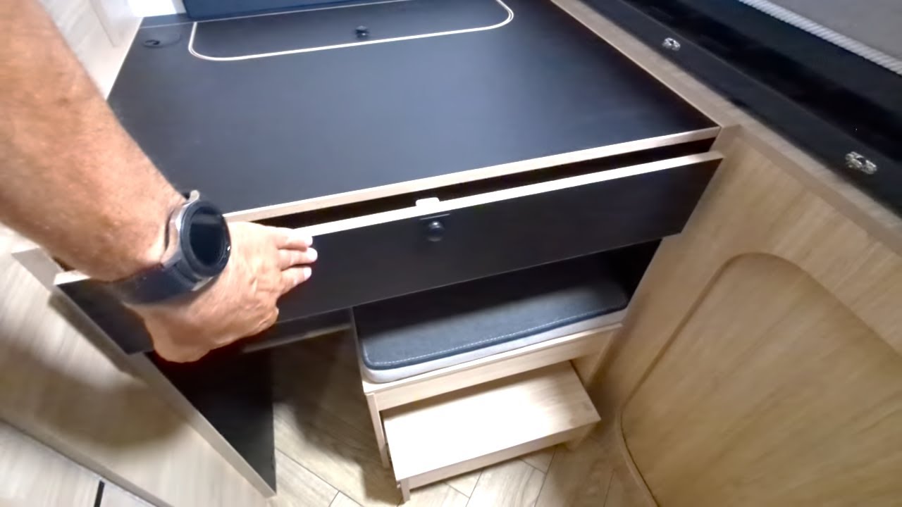 Challenger Etape 384 . NEU für 2024 | Mit universellem Heckbereich. | Mobile Home Office usw.