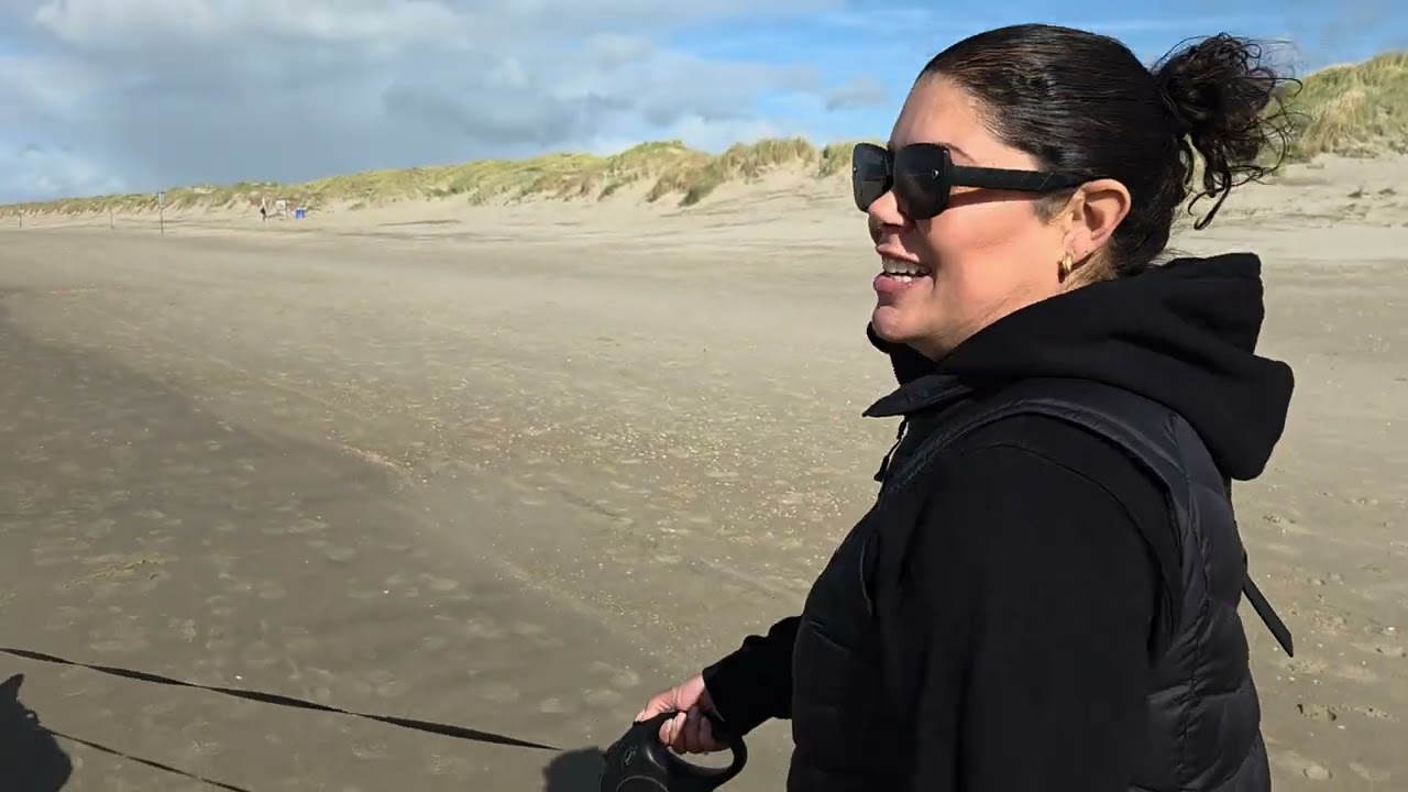 Eerste Stranddag ever Kenji en CJ Camperduin Schoorl