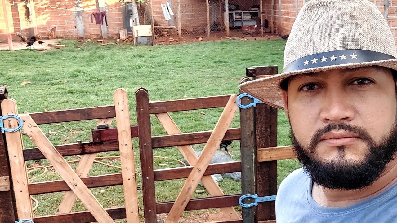 olha essa porteira de jardim que eu fiz dobradiças em ferradura disponível
