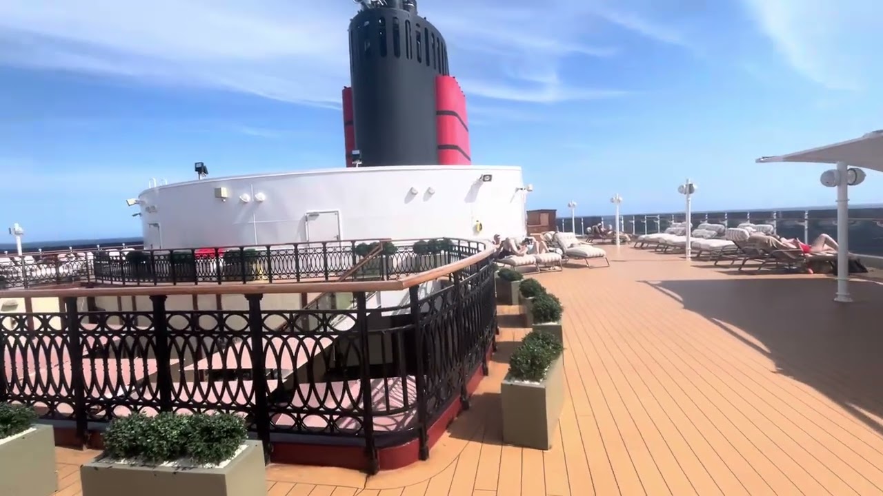 Queen and Princess Grill Area including the Grill Courtyard - Cunard Queen Victoria 