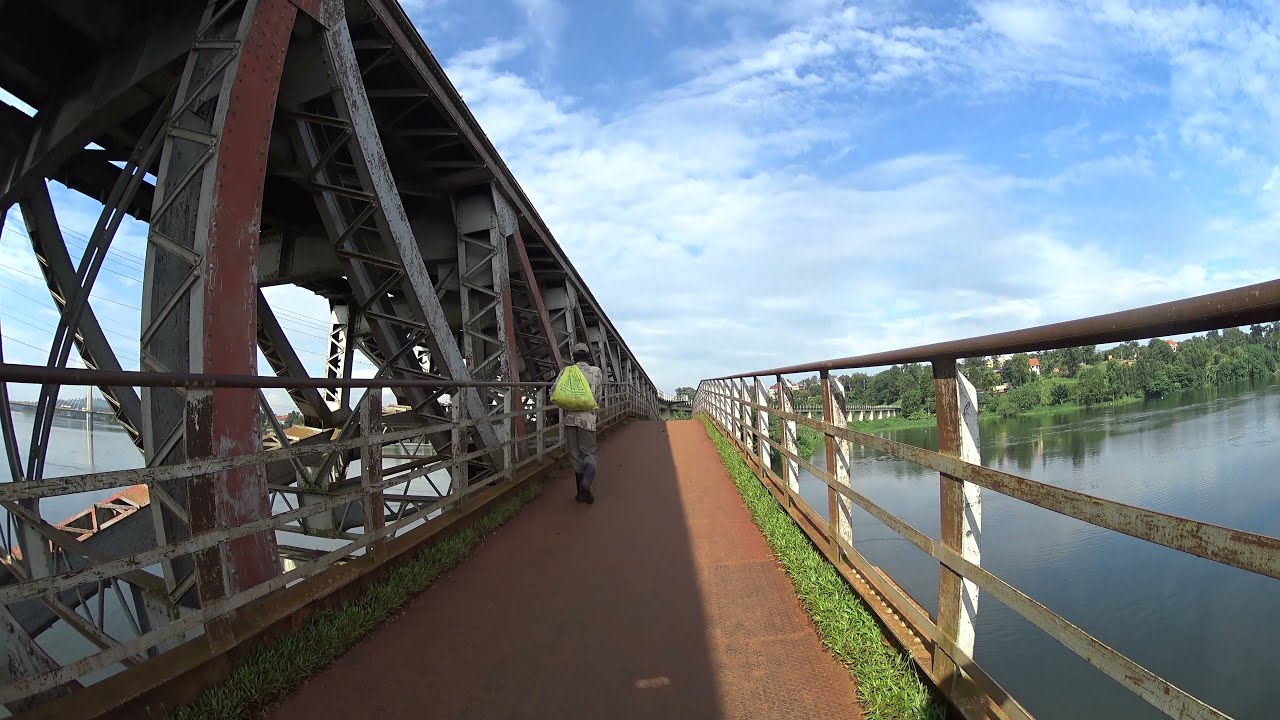 JINJA UGANDA an der Nil Br&uuml;cke