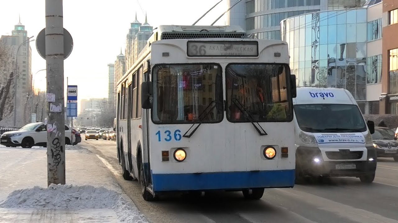 Троллейбус Екатеринбурга МТрЗ-6223-0000010 №136 маршрут 36 на остановке 