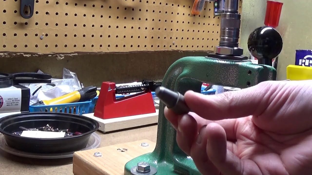 Using the Lee Universal Neck Expanding Die