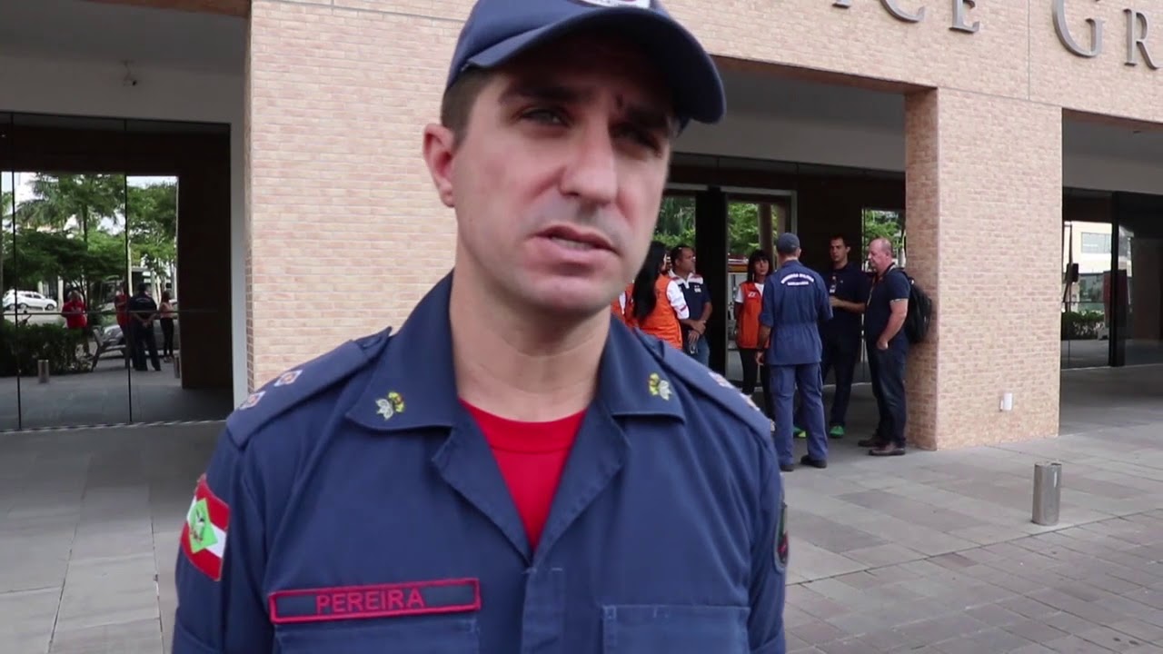 Exerc&iacute;cio de Evacua&ccedil;&atilde;o de edif&iacute;cio
