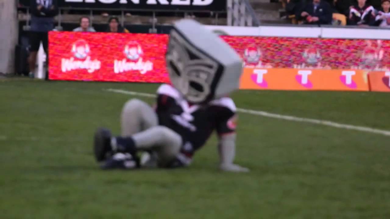 Bendon Man owns mascot dance off