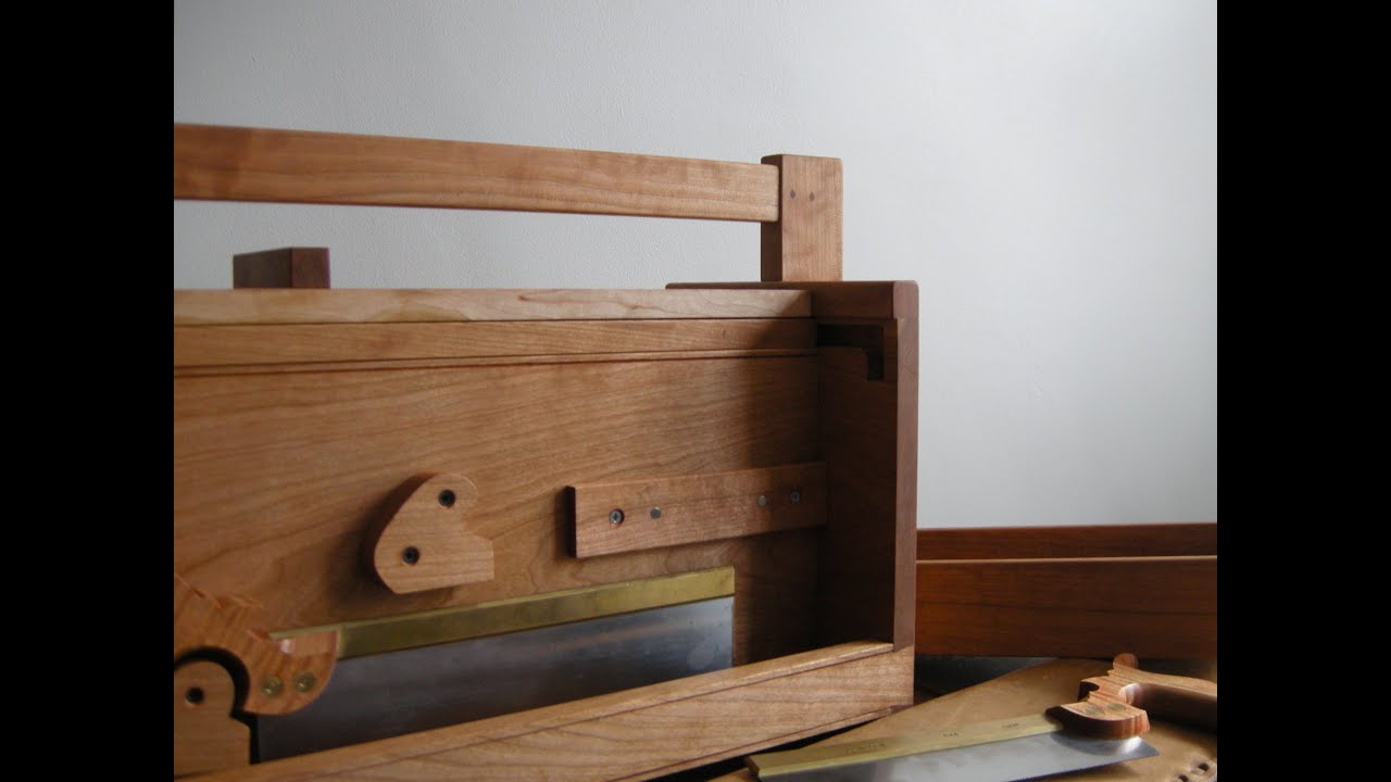 A Cabinetmaker's Toolchest part thirteen: Final details.