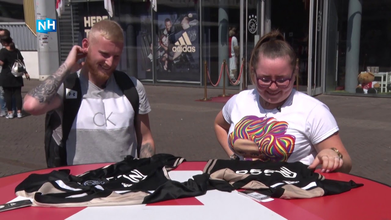 Waarom 110 euro betalen, als je ook voor 25 euro een Ajaxshirt kan kopen?