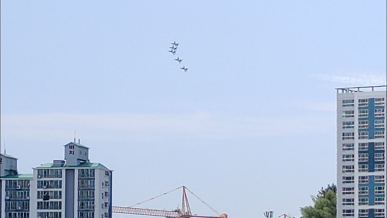 [Travel/ Korea/ Air show]거제도 장승포 야자 호텔에서 우연히 보게 된 옥포대첩 축제를 위한 멋진 에어쇼 리허설/ 푸른 하늘과 장승포의 아름다운 뷰까지...