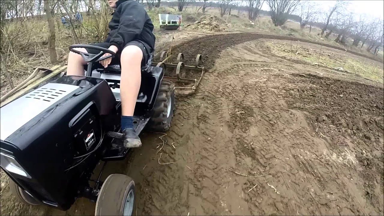 for&aring;rsarbejde p&aring; havetraktor-springwork with garden tractor