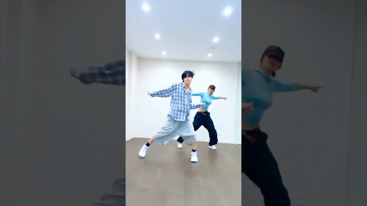 #TAEMIN &times; #LISA #SexyInTheAir Collab 🙈🔥💘 This dance very suits for Lisa😍 #SHINee + #blackpink 💎 + 🖤💗