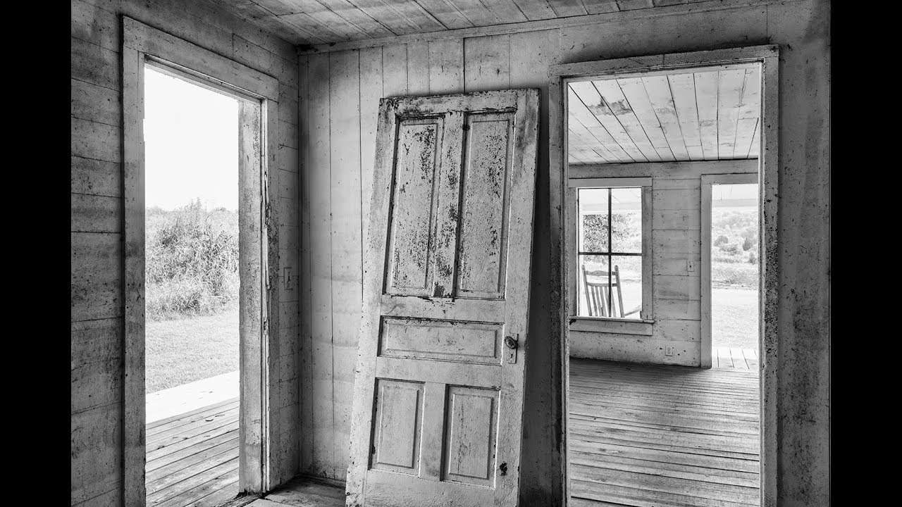 Exploring an Old Farm House in the Countryside