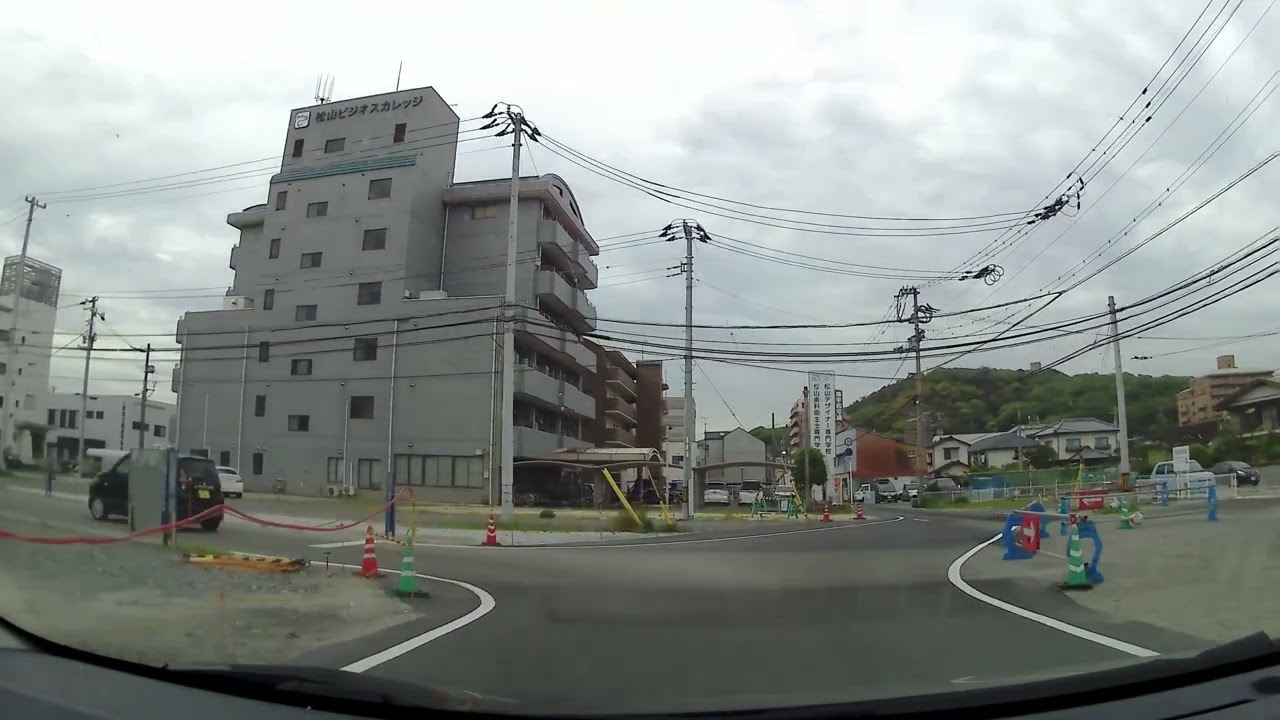 JR松山駅高架化工事の進捗状況　高架下側道が一部開通　(エディオンの駐車場から側道を通ってコスモスまで)2024.04.