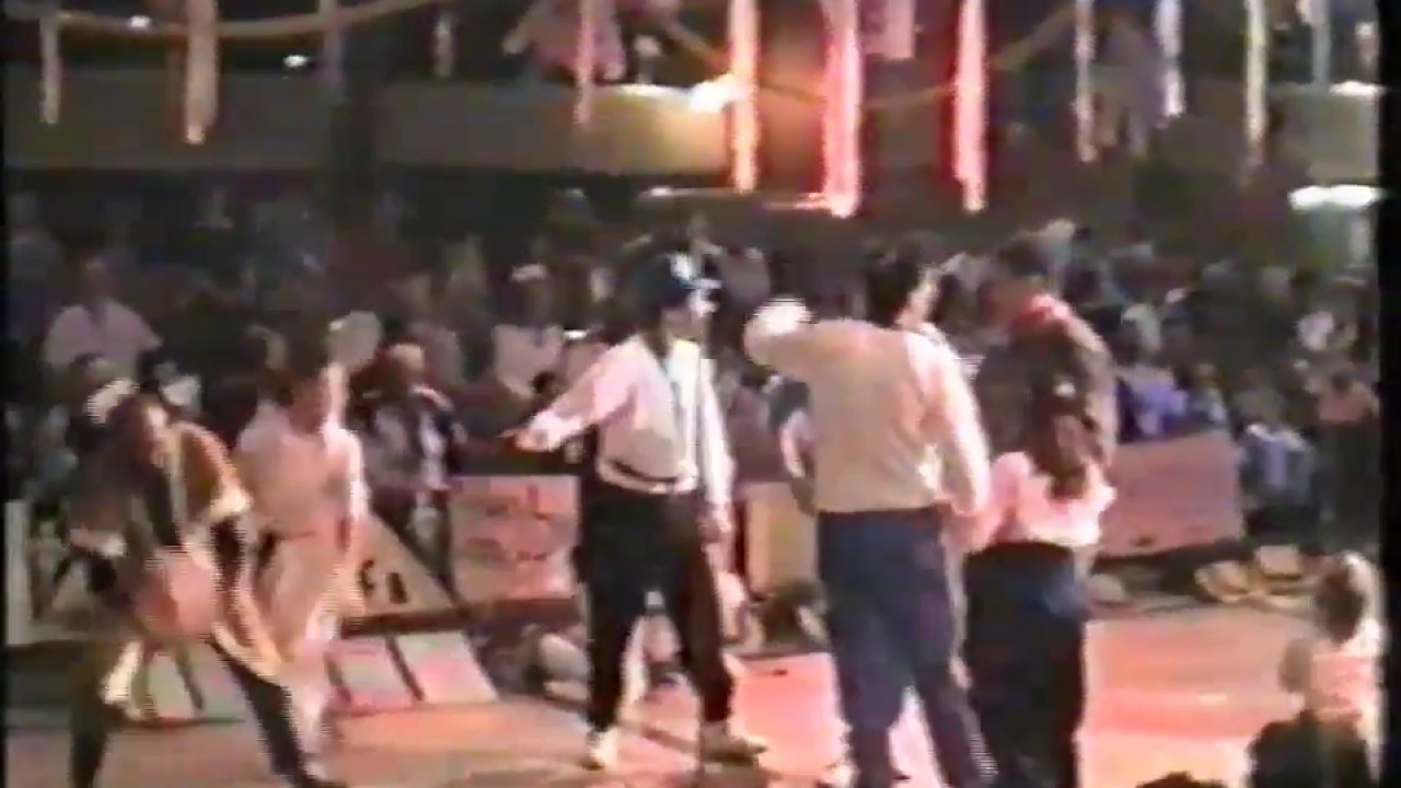 שלוחות-פורים ילדים ובחדר אוכל  צילום: שלום זלוטניק 1987