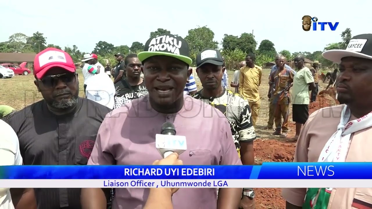 Uhunmwonde Liaison Officer lays foundation for a new block of classrooms in Ugbeze