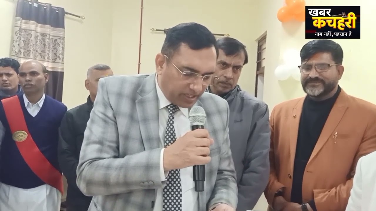 जनपद न्यायालय मथुरा में सेवानिवृत्त कर्मचारियों का किया सम्मान।