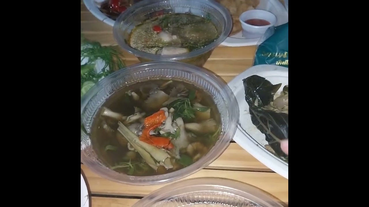 ฉลองปีใหม่เฮ็ดกับข้าวกินกันป่นปลาลวกสะเดาแกงเห็ดหมกหน่อไม้ทอดส้มปลาสวายมีแต่แนวแซ่บๆ