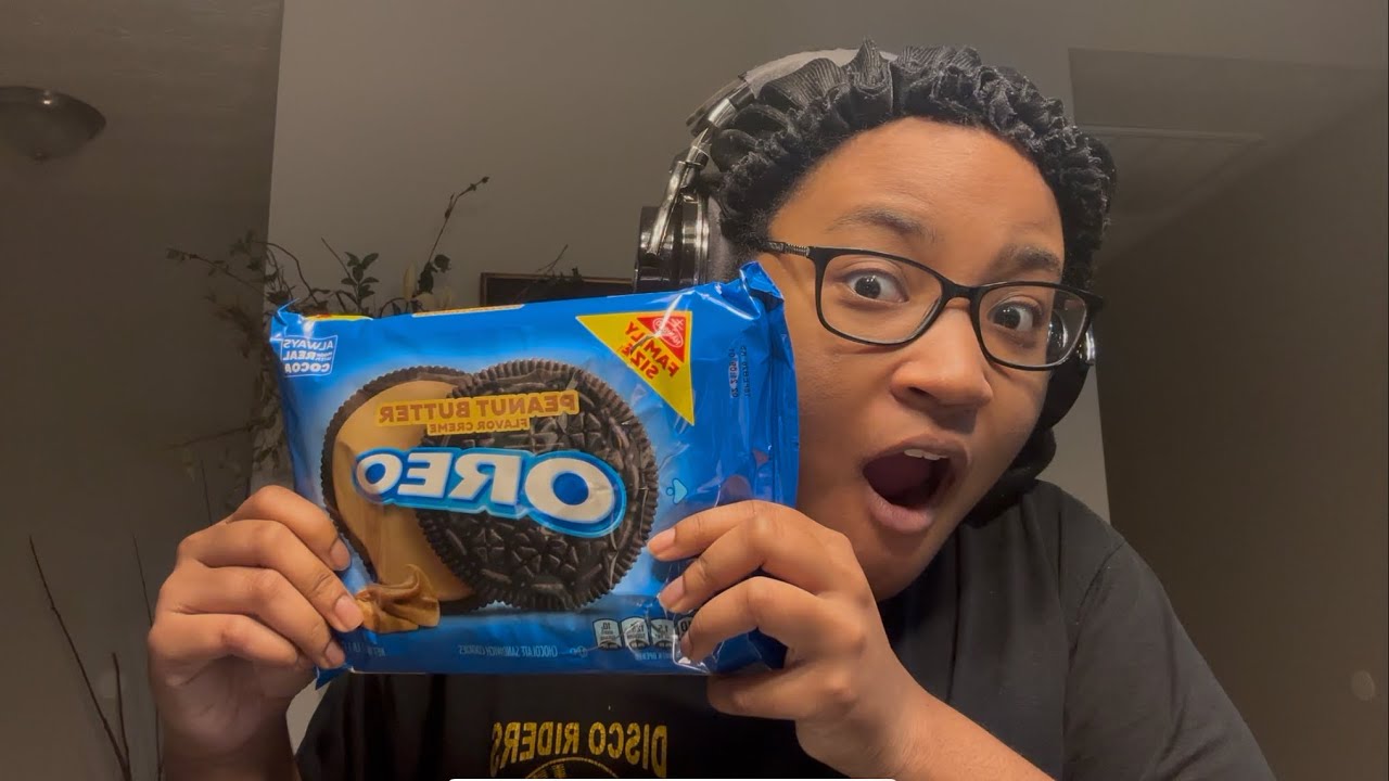 Trying Peanut Butter Oreos