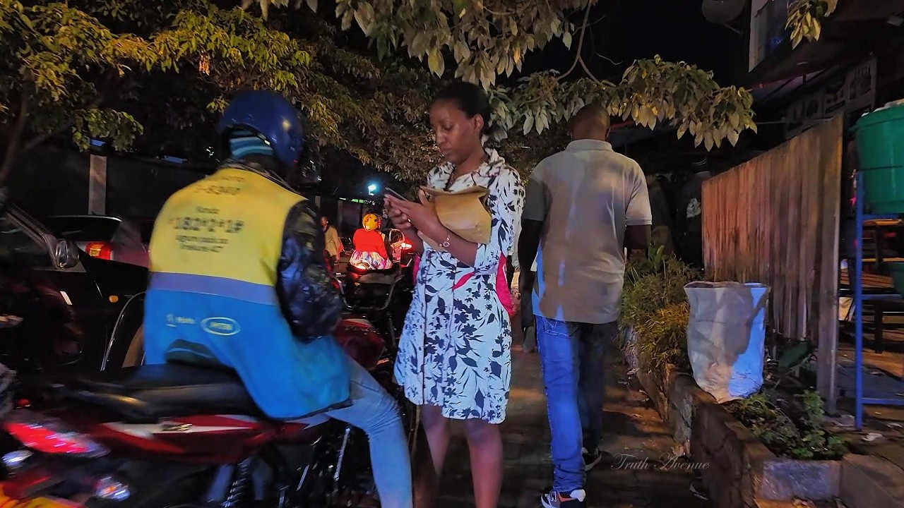 🇷🇼 Гисименти ночью в Кигали, Руанда (пешеходная экскурсия по ночной жизни в 4K)