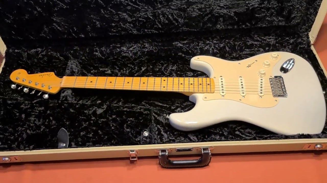 2006 Eric Johnson Signature Fender Stratocaster White Blonde Maple Neck close up AND SOUND DEMO