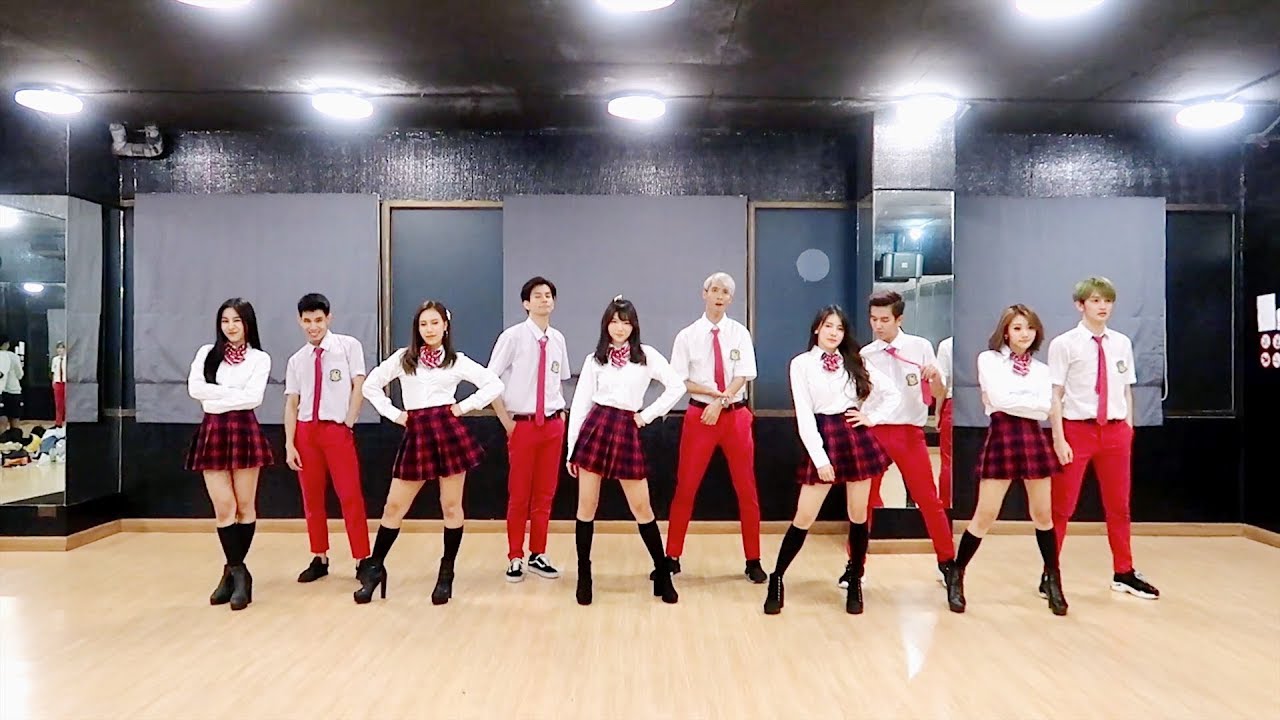 BNK48 - เพลงชาติBNK48 (Bangkok Forty Eight) Cover By Deli Project From Thailand