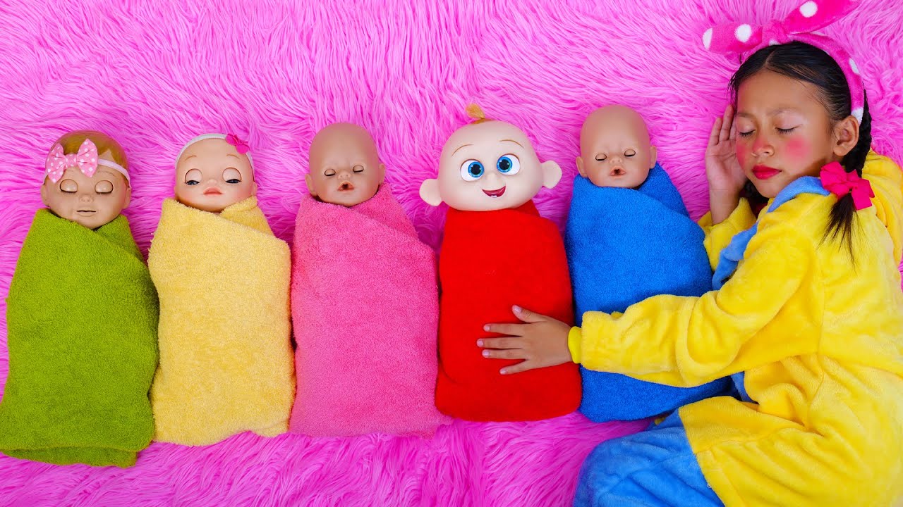 Are you sleeping Brother John, Linda Pretend Play with Baby Dolls and Ride On Cars 5