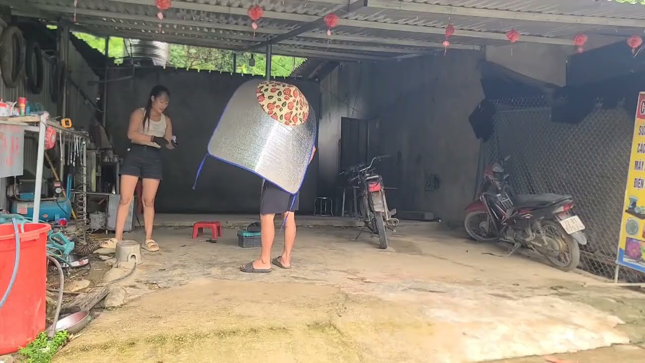 Videos of chy and helping people fix broken things