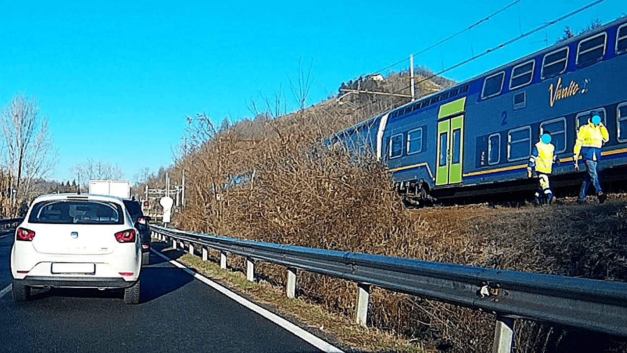 Passaggio a livello Prasco (AL) problemi al passaggio del treno #passaggioalivello #levelcrossing