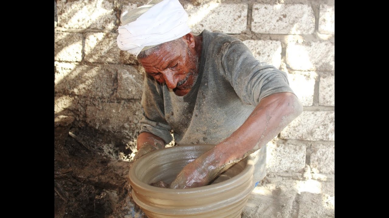 صناعة الفخار مهنة شارفت على الاندثار بنجع حمادي