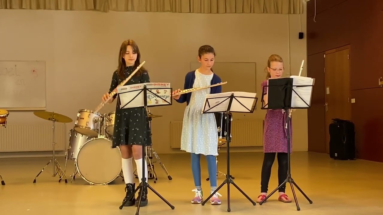 Djurdja plays flute, May 2022