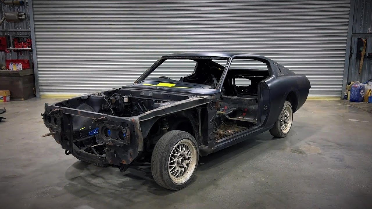 Идеально отреставрированная классическая Toyota Celica первого поколения, выпущенная в 1975 году.