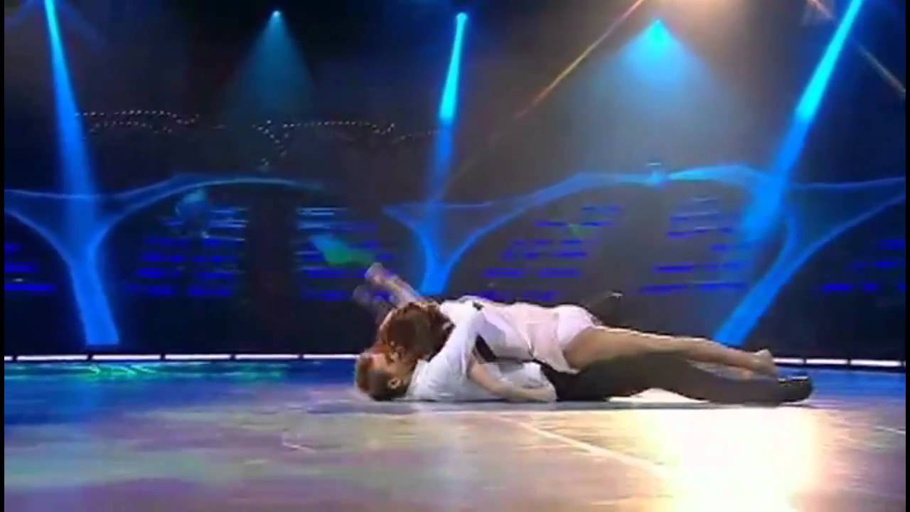 RIHANNA Unfaithful - Dance Performance (w/ water)