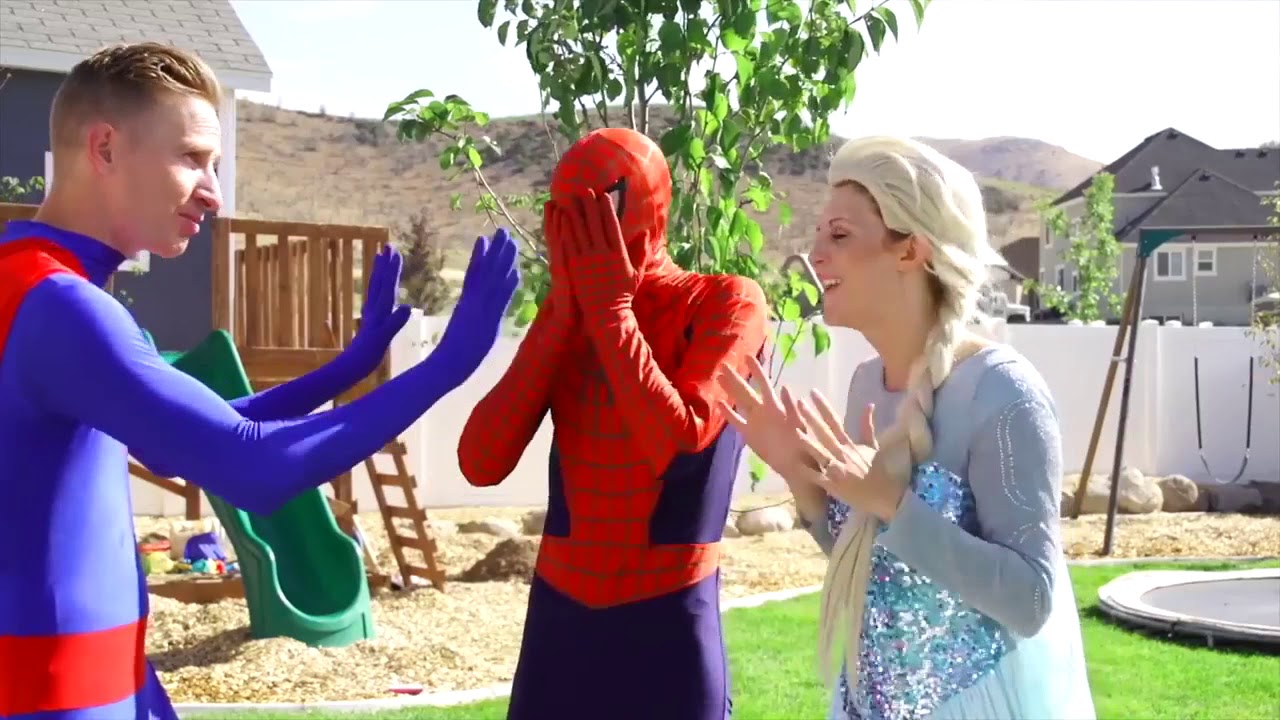 CUTE BABY CHRISTMAS PRESENT!! Spiderman loses baby Elsa w  Disney princess party and pink spidergirl