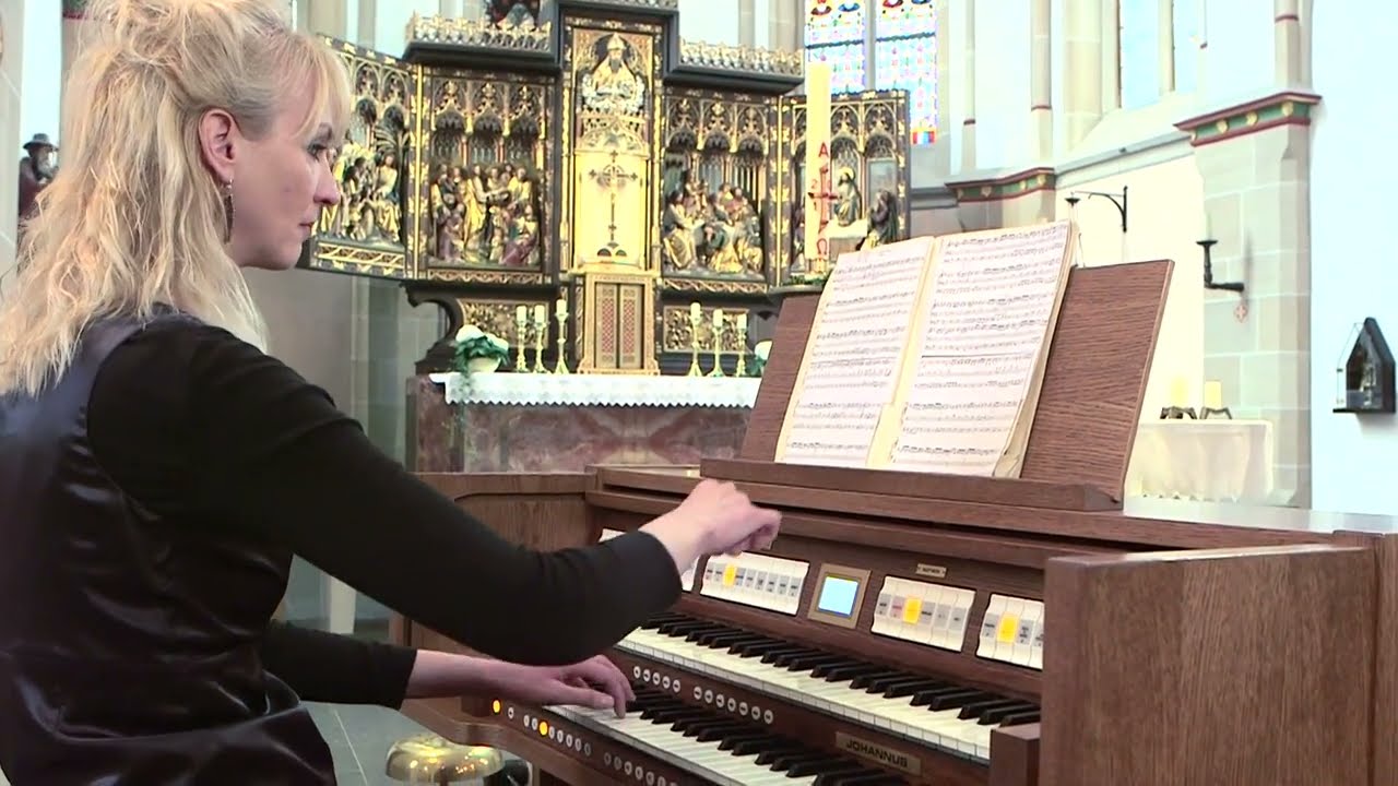 Wachet auf, ruft uns die Stimme, BWV 645 by J.S. Bach | Iris Rieg on the Johannus Ecclesia T-250