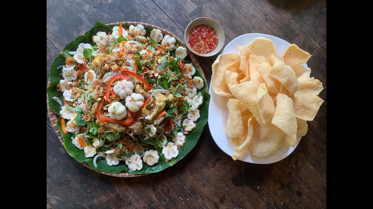 Chịu Sao Nổi với Gỏi Gà Tre Măng Cụt , Măng Cụt được hái ngay tại vườn.
