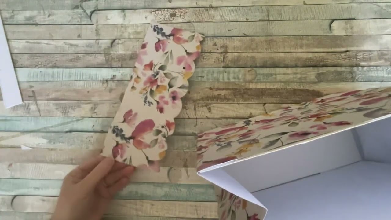 Let’s turn a gift bag into a handbag