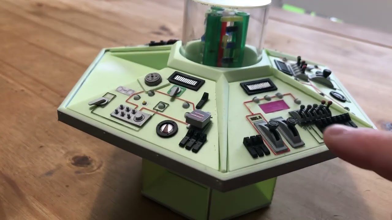 1/13 scale Third Doctor Sharp console model diorama - part 1