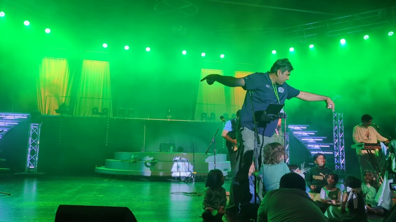 Raheem Shah performing live music in Chicago 
