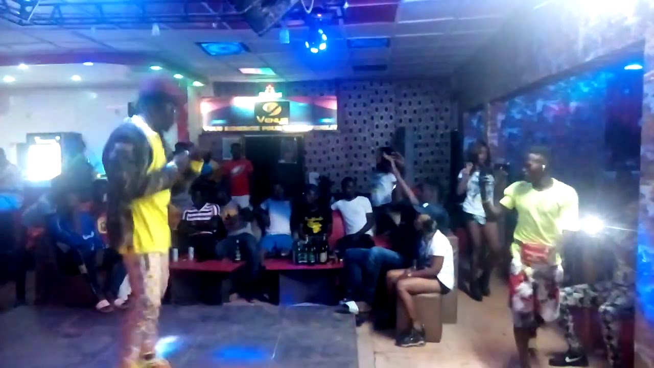 WEND PANGA en prestation au VENUS BAR-VIP