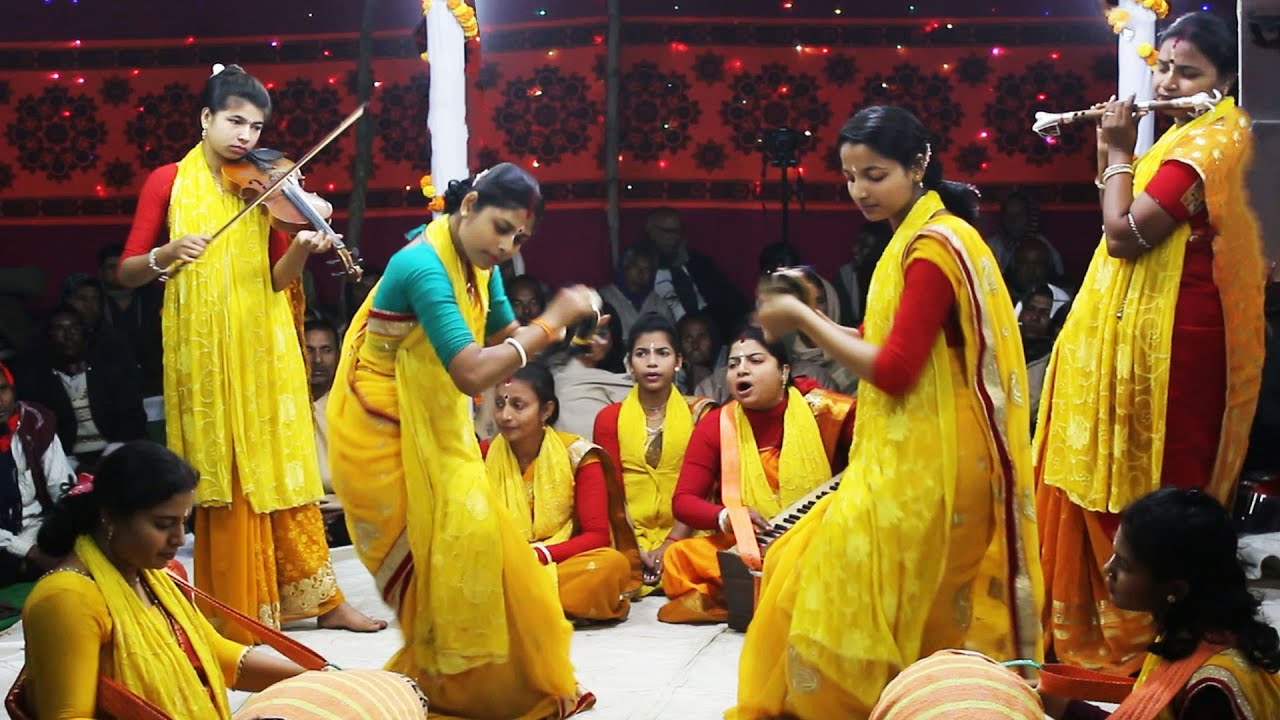 শরীরের বিভিন্ন অঙ্গ ভঙ্গির সাথে দুই বোনের করতাল বাজানোর  এমন দৃশ্য খুবই বিরল | রিনা মিনা অষ্টসখী ||