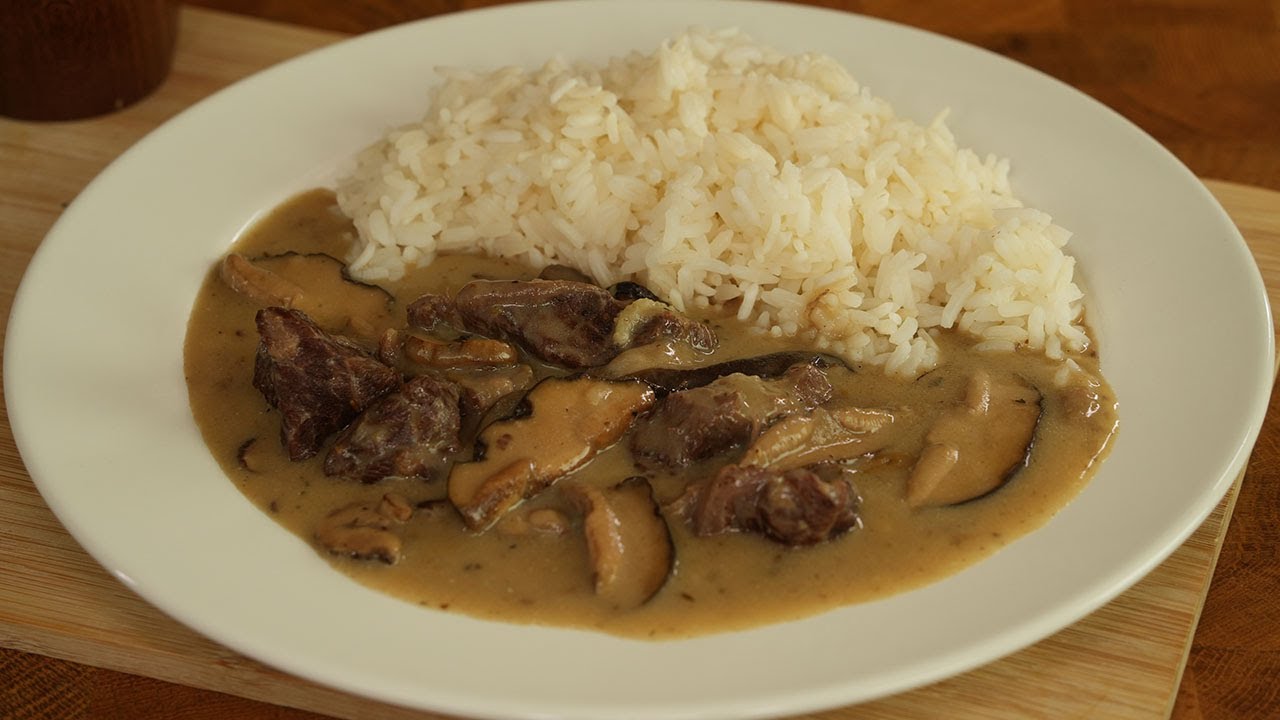 Lahodné hovězí na houbách – Tento recept musíte vyzkoušet!