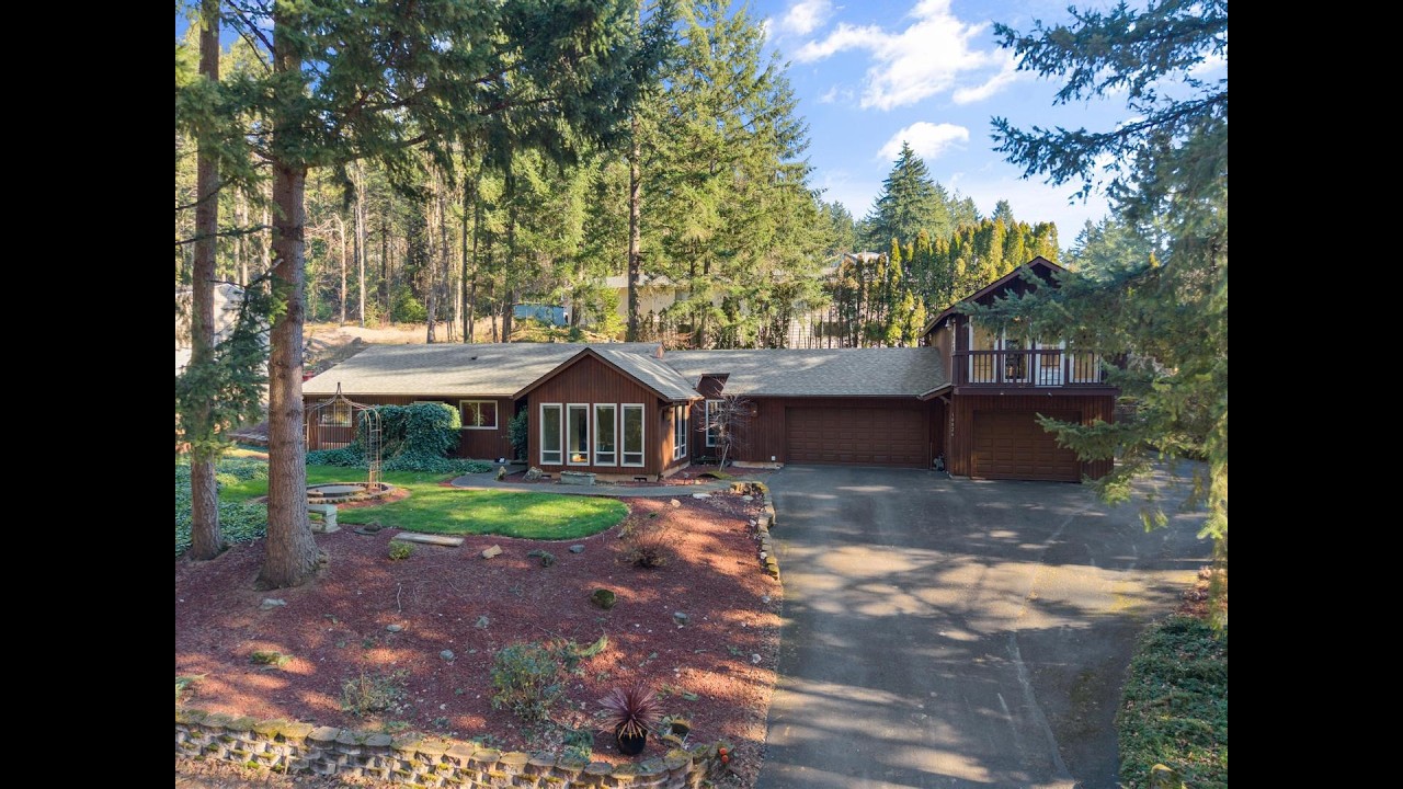 Gorgeous Private Ranch in Exclusive Happy Valley, Oregon!