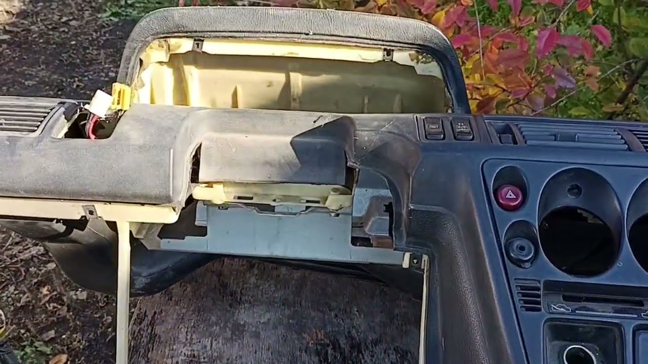 КАК СНЯТЬ ПРОВОДКУ ПОД ТОРПЕДОЙ Mitsubishi Galant 1987 г–1993 г