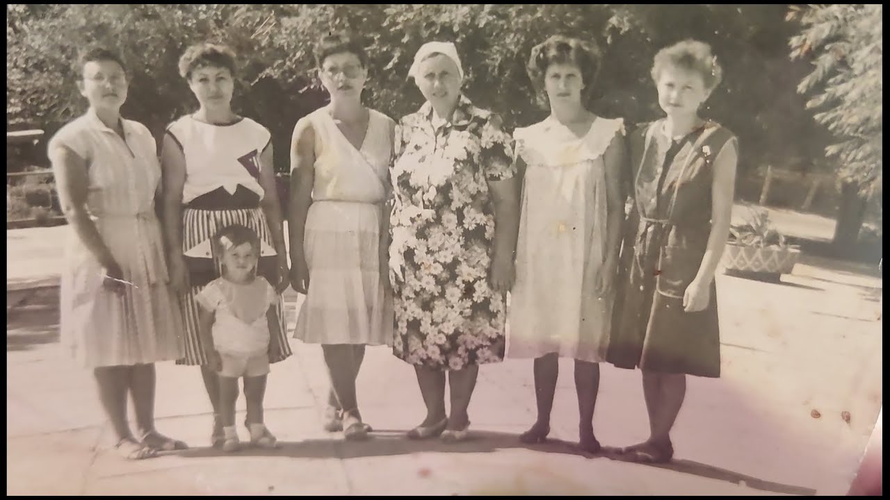 Любовь Киев в детстве и юности . Детские фотографии .Одноклассники .семья