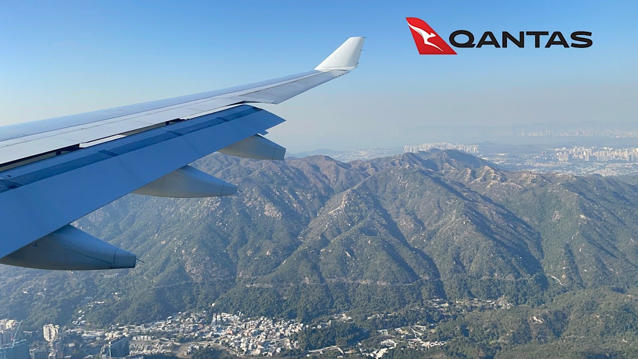 SCENIC APPROACH | Qantas Airbus A330-303 smooth landing in Hong Kong